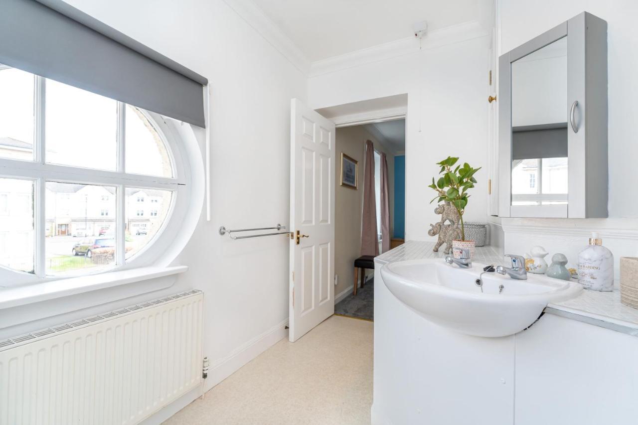 New Four Bedroom House - All Rooms Ensuite Stirling Exterior photo