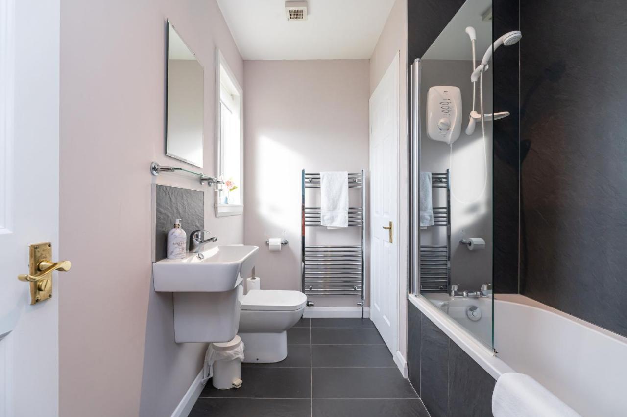 New Four Bedroom House - All Rooms Ensuite Stirling Exterior photo